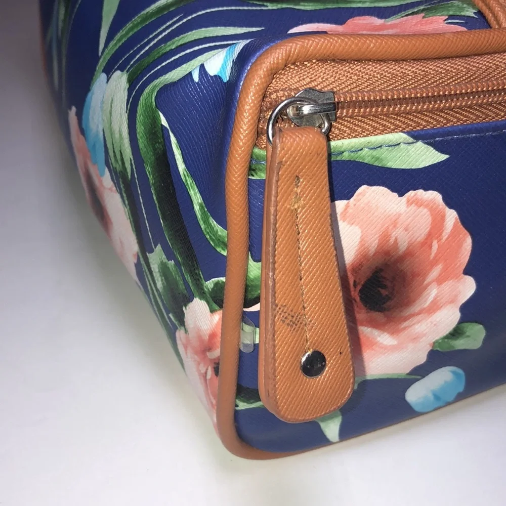 Kenneth Cole Reaction Cosmetic Bag